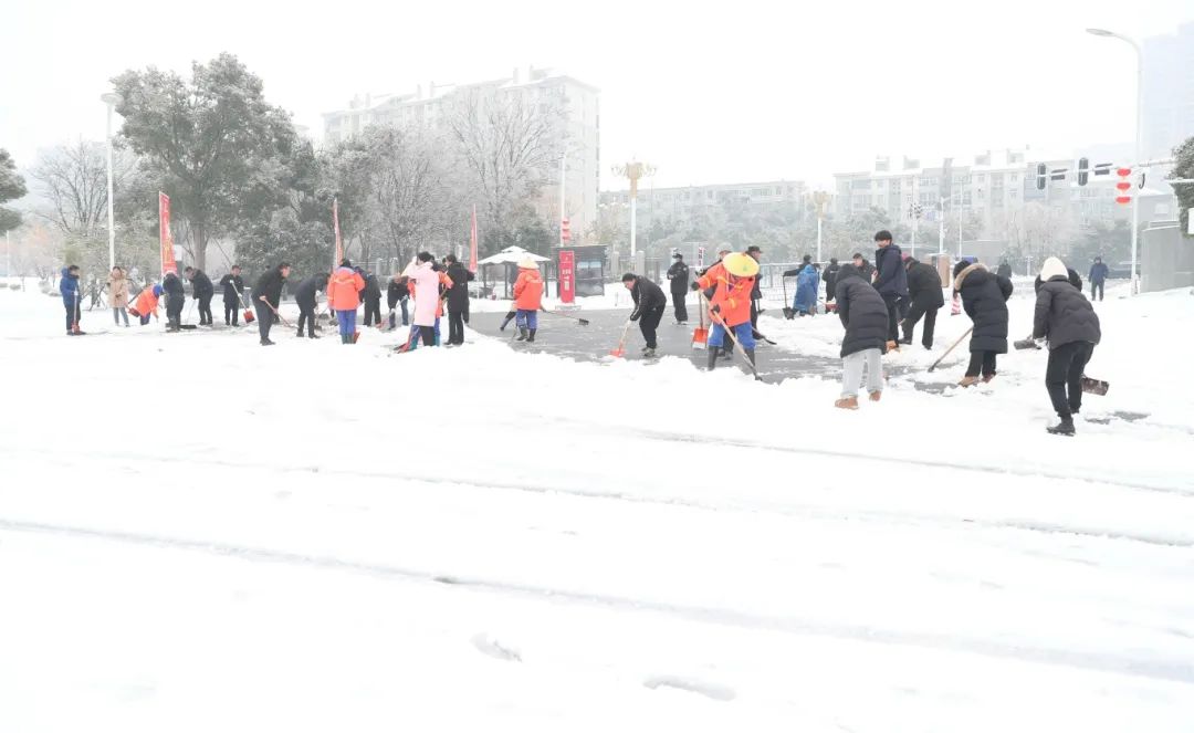 掃雪除冰保安全，平平安安過大年