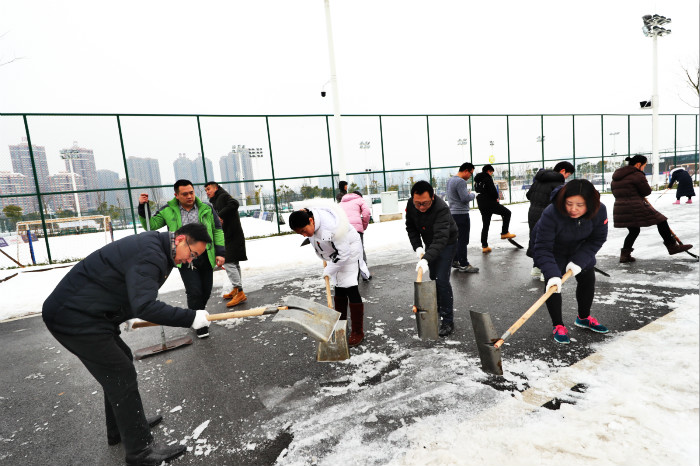 一場雪，體育中心美得不要不要的</br>但最美的風(fēng)景還是他們(圖5)