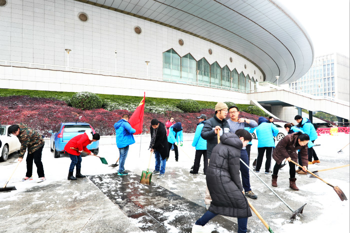 一場雪，體育中心美得不要不要的</br>但最美的風(fēng)景還是他們(圖8)