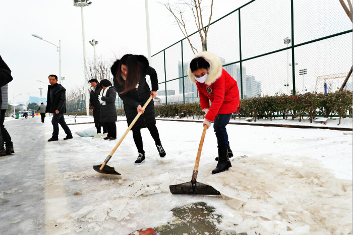 一場雪，體育中心美得不要不要的</br>但最美的風(fēng)景還是他們(圖9)