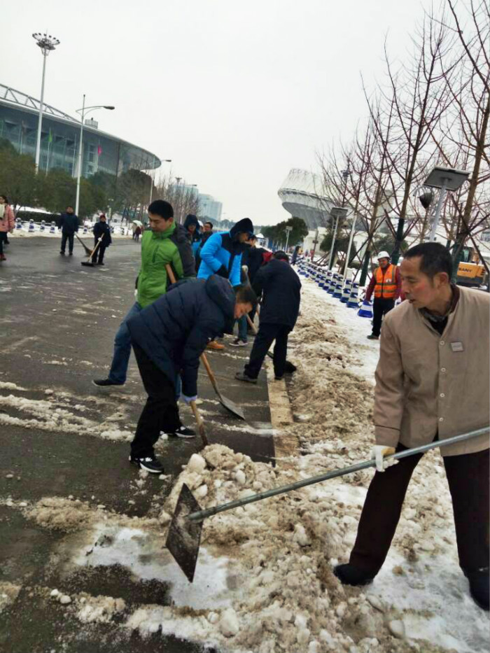 一場雪，體育中心美得不要不要的</br>但最美的風(fēng)景還是他們(圖6)