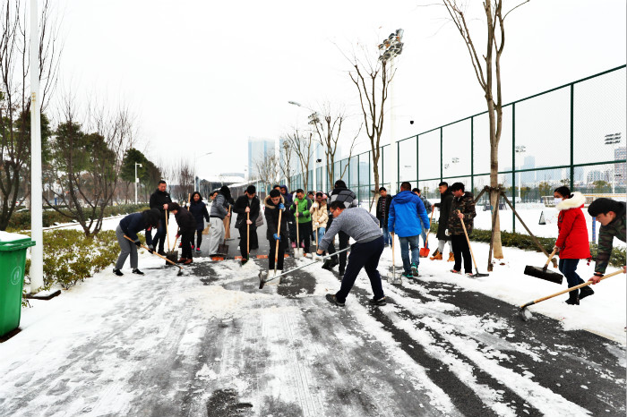 一場雪，體育中心美得不要不要的</br>但最美的風(fēng)景還是他們(圖13)