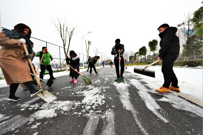 一場雪，體育中心美得不要不要的</br>但最美的風(fēng)景還是他們(圖14)