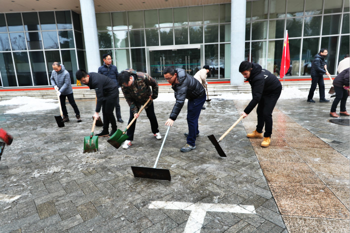 一場雪，體育中心美得不要不要的</br>但最美的風(fēng)景還是他們(圖12)