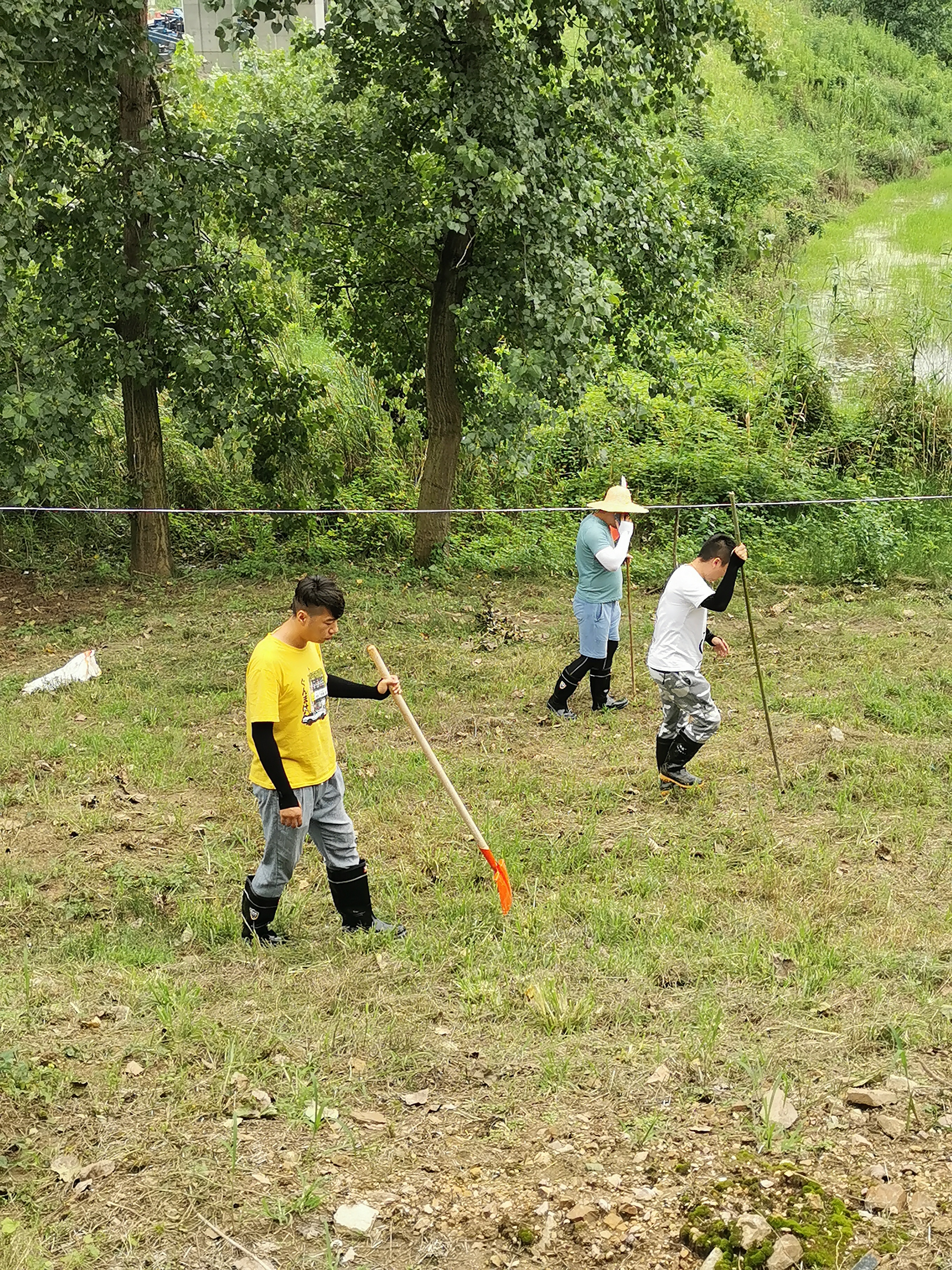 王旗華慰問(wèn)防汛抗洪突擊隊(duì)(圖7)